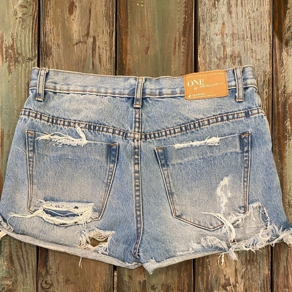 One Teaspoon Sz 5 (27) Denim Shorts Hawks High Rise Destroyed Ripped Butt - Picture 3 of 12